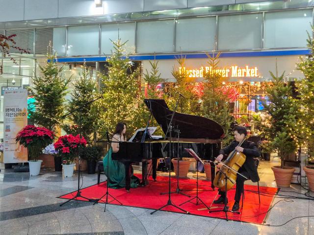 GS리테일이신분당선과 함께 소외계층을 위한 겨울나기 사회공헌을 펼쳤다