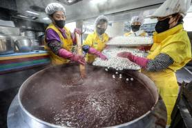 PHOTOS: 400 bowls of warmth