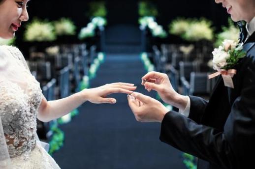 Newlyweds fall below 1 million for second straight year