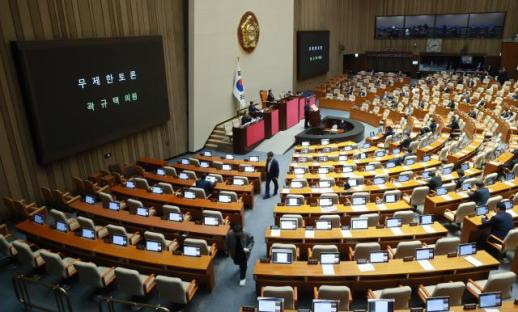 하급심 판결문 공개 확대법 본회의 통과…은행법 필리버스터 시작