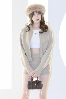 [포토] 이성경, 귀여운 털모자 패션