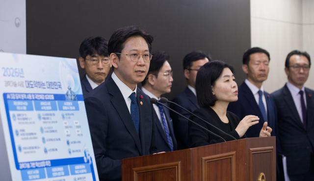 배경훈 부총리 겸 과학기술정보통신부 장관이 12일 정부세종청사 기자실에서 ‘2026년도 과기정통부 업무계획 보고’ 이후 관련 브리핑을 하고 있다 사진과기정통부