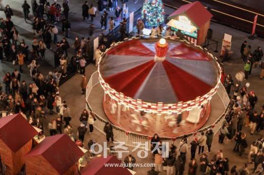 [포토] 낭만 가득 광화문 회전목마
