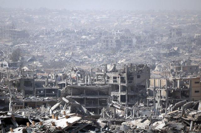 지난달 5일현지시간 가자지구 북부 셰자이야의 한 이스라엘군 주둔지에서 내려다본 가자시티 사진연합뉴스