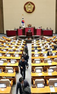 與, 본회의서 경찰직무집행법 처리 전망…3박 4일 필버 종료