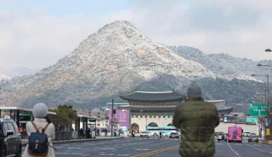 银装素裹的北岳山