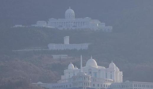 [2보] 경찰, 통일교·전재수 사무실 등 압수수색…금품수수 의혹 첫 강제수사