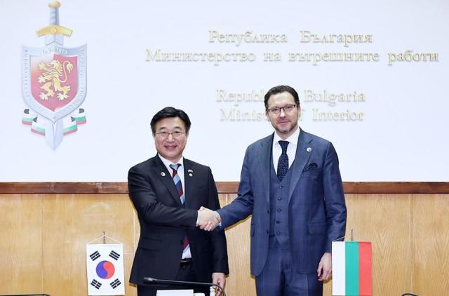 지난 12일현지시각 윤호중 장관이 불가리아 내무부 청사 방문해 다니엘 미토프 내무부 장관과 접견했다 사진행정안전부