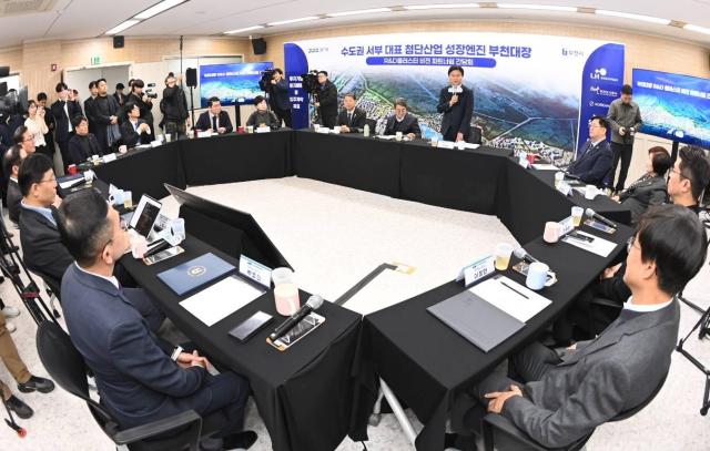 15일 오정구청에서 열린 ‘부천대장 RD 클러스터 비전 파트너쉽 간담회’에서 조용익 부천시장이 이야기하고 있다 사진부천시