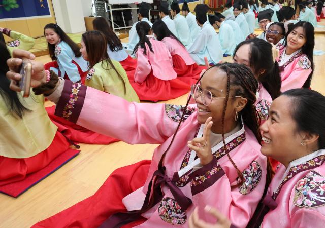 东西大学留学生齐聚安乐书院 开启跨文化沉浸之旅