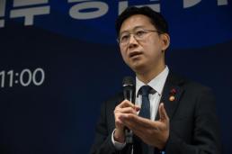 KT 수장 교체 변수로...티빙-웨이브 합병 내년 3월도 불투명