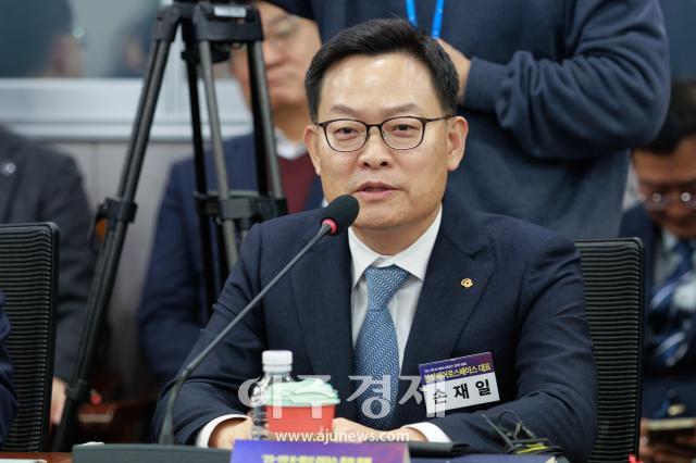 [포토] K-방산 리더스 포럼 참석한 ​​​​​​​손재일 한화에어로스페이스 대표