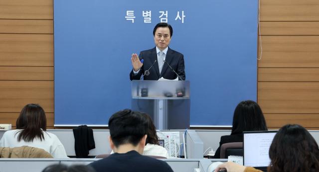 조은석 특별검사가 15일 서울 서초구 서울고검에서 12·3 비상계엄 사태 관련 내란·외환 사건 최종 수사 결과를 발표하고 있다 사진연합뉴스