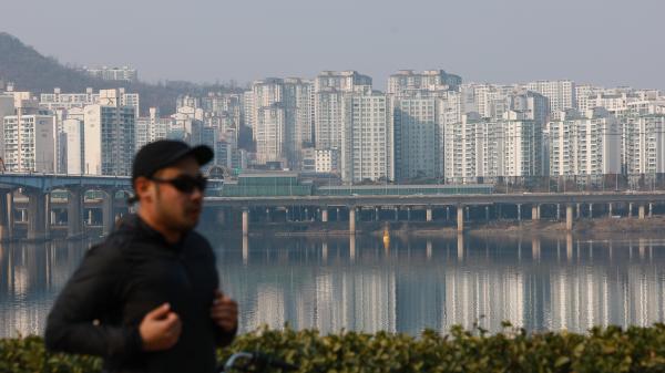 先月のソウル住宅価格0.77%小幅上昇…規制余波の中で再建築・選好団地中心の上昇取引が継続
