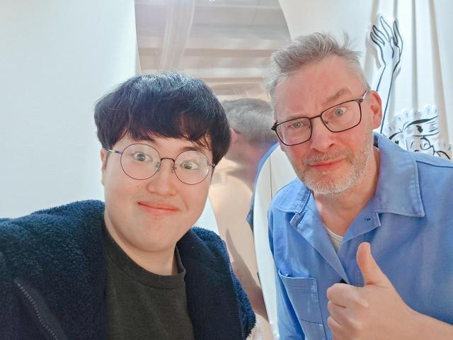 빈센트 발 작가와 사진 김호이 기자