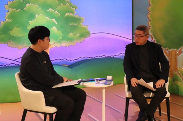 인터뷰 장면 사진 김호이