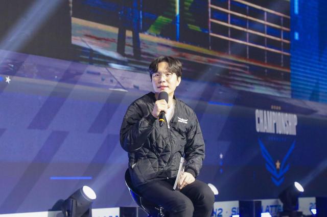 김태현 서든어택 디랙터가 쇼케이스에서 발언하고 있다 사진넥슨