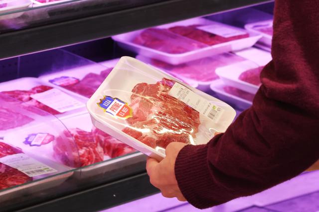 마트 정육코너에 진열되어 있는 미국산 소고기사진연합뉴스