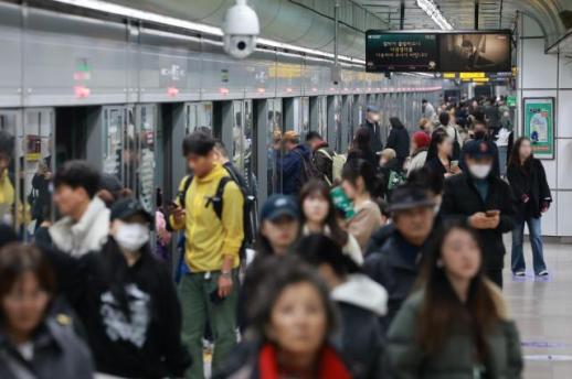 Seoul và Incheon dẫn đầu xu hướng dịch chuyển dân số của thế hệ trẻ tại Hàn Quốc