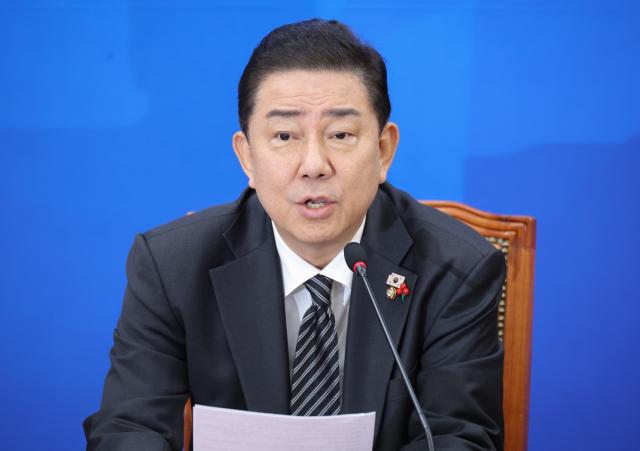 김병기 원내대표가 16일 서울 여의도 국회에서 열린 원내대책회의에서 발언하고 있다 2