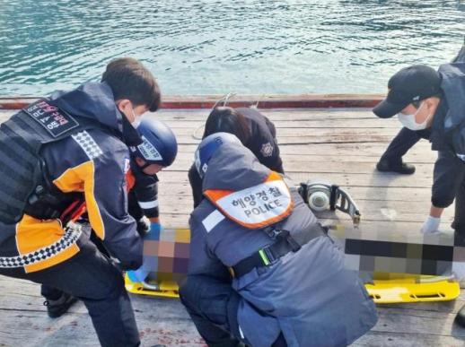 울먹이며 거수경례…박정희 전 대통령 손자, 해병대 1323기 수료