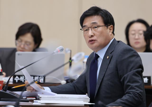 김대식 국민의힘 의원이 10월 22일 전북대에서 열린 국회 교육위원회 국정감사에서 질의하고 있다 사진연합뉴스