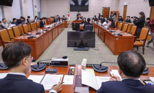 李대통령 박물관 문화재를 아무나 빌려가나… 비정상 관리 문제