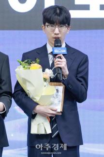 [포토] 발로란트 carpe 이재혁 선수, 명예의 전당 히어로즈 헌액