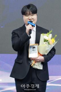 [포토] 발로란트 freeing 노하준 선수, 명예의 전당 히어로즈 헌액