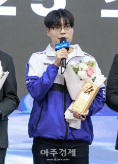 [포토] ​​​​​​​철권 ULSAN 임수훈 선수, 명예의 전당 스타즈 헌액