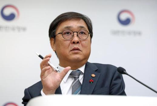 최휘영 장관 K-팝 성지에 5만석 돔구장 없다는 건 있을 수 없는 일