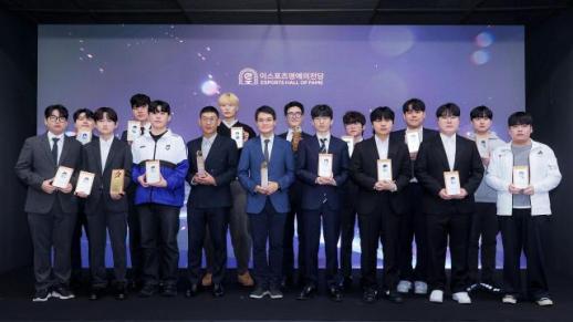한국e스포츠협회, T1, 2025 올해의 이스포츠 팀 선정… 페이커 등 6인 스타즈 헌액