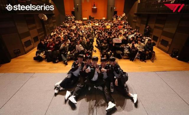 스틸시리즈와 함께하는 T1 팬미팅 포토타임