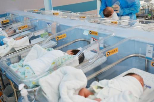 Những yếu tố nào thúc đẩy người Hàn Quốc sinh con?