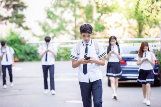 방미통위발 청소년 SNS 규제 검토…네이버·카카오 등 IT 플랫폼 사업 환경 변화 예고