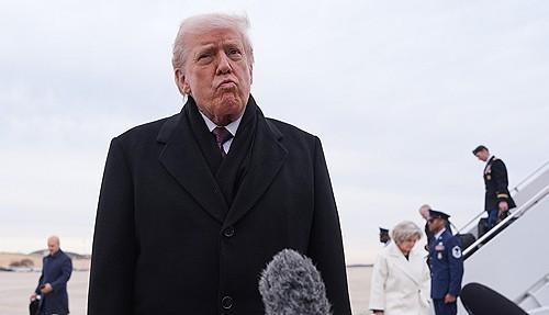 도널드 트럼프 대통령과 수지 와일스 백악관 비서실장오른쪽 흰색 코트 입은 여성 사진AP 연합뉴스