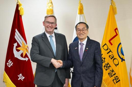 이용철 방사청장, 주한 영국대사와 양국 방산협력 강화 협의