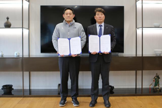 전상익 동서화학공업 사장좌측 김재익 KG케미칼 대표우측 사진KG케미칼