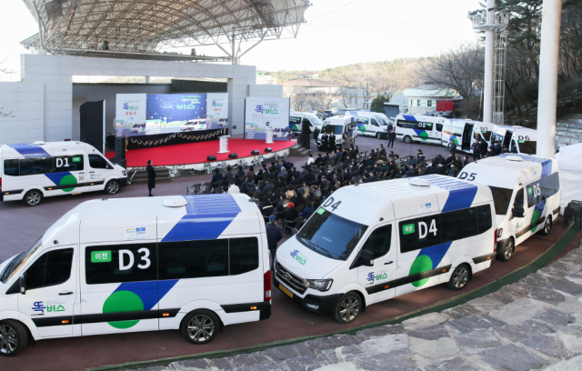 시민들이 똑버스를 이용하고 있는 모습사진이천시