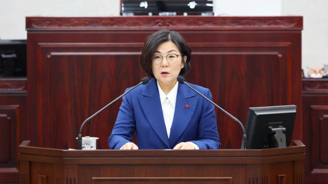 김보라 시장이 제235회 안성시의회 제2차 정례회 3차 본회의에서 시정연설을 하고 있다 사진안성시