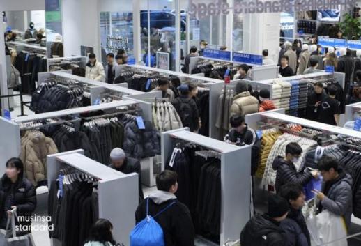 무신사 스탠다드, 올해 거래액 4700억 전망…내년 1조원 도전