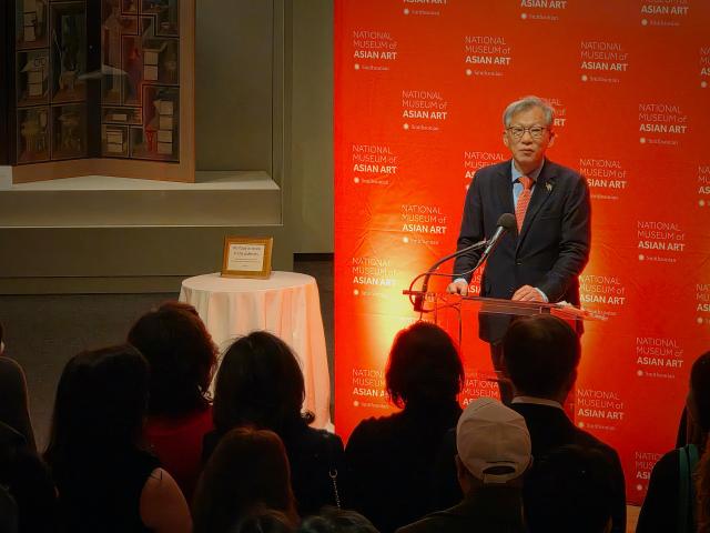 유홍준 국립중앙박물관 관장이 국외순회전 한국의 보물 모으고 아끼고 나누다 축하연에 참석한 모습 사진국립중앙박물관