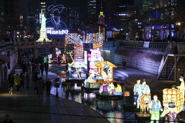 首尔冬季活动迎客流高峰 市政府"加时增岗"护航节庆