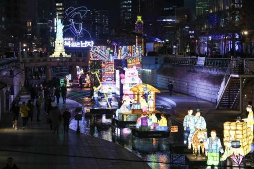 首尔冬季活动迎客流高峰 市政府加时增岗护航节庆