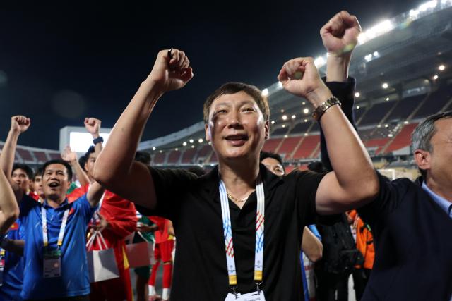 South Korean coach leads Viet Nam to victory in mens football at SEA Games