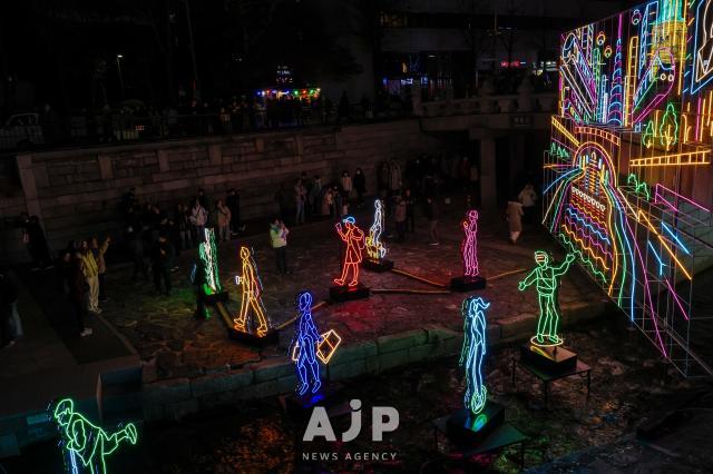 12일 서울 종로구 청계천에서 서울빛초롱축제가 개막했다 AJP Yoo Na-hyun