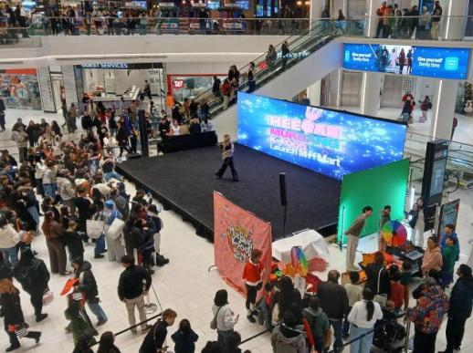 위드라이크, 먹방 스타 히밥과 미국 H마트서 K-푸드 런칭… 현지 반응 후끈