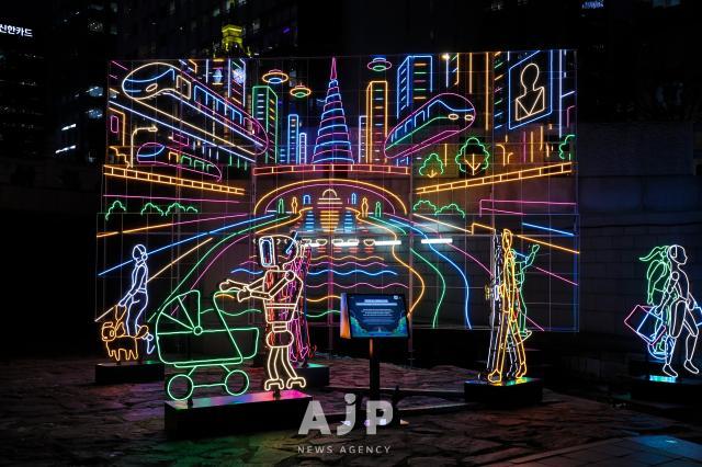 12일 서울 종로구 청계천에서 서울빛초롱축제가 개막했다 AJP Yoo Na-hyun