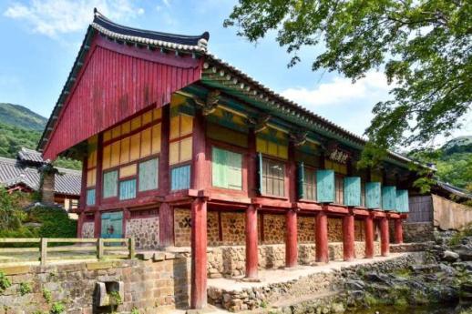 Century-old Buddhist pavilions gain heritage status