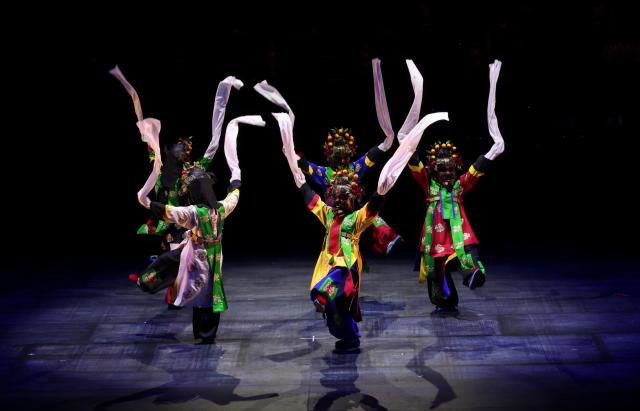 16일 서울 서초구 국립국악원에서 ‘나례’ 공연 드레스 리허설이 진행되고 있다 AJP Yoo Na-hyun